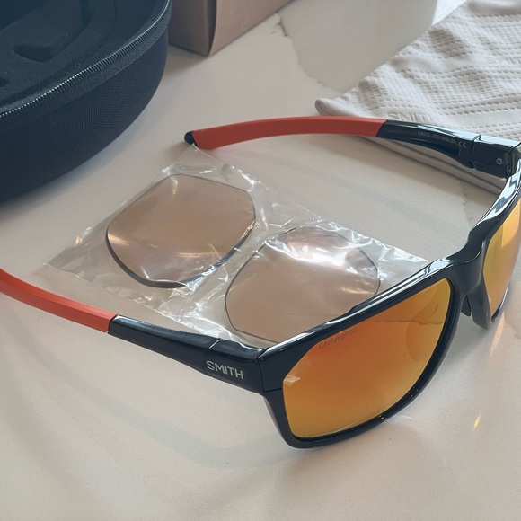Smith Leadout Pivlock Sunglasses - Picture 3 of 5
